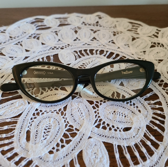 VINTAGE • CAT EYE GLASSES - Picture 3 of 5